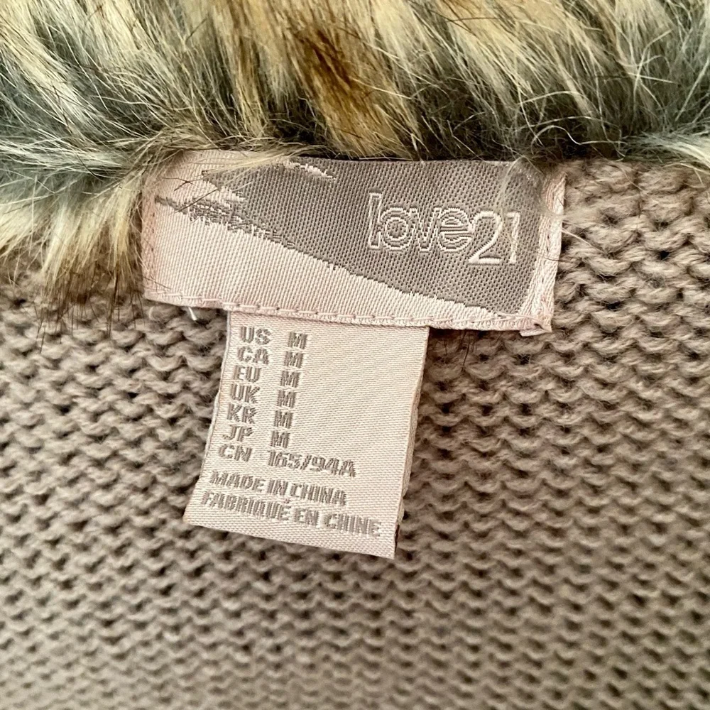 Forever 21 - Faux Fur Knitted Sweater - In great condition!